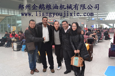 埃及客戶(hù)跟我廠簽訂購(gòu)銷(xiāo)合同(圖3) 埃及客戶(hù)2